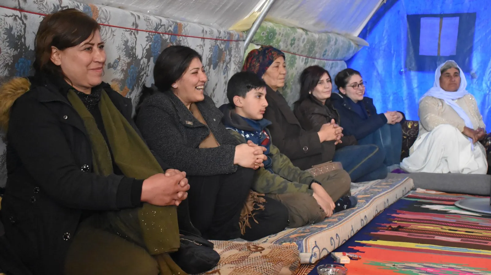 Şandeya jinên Êzidî serdana goristana şehîdên Berxwedana Serdemê kir