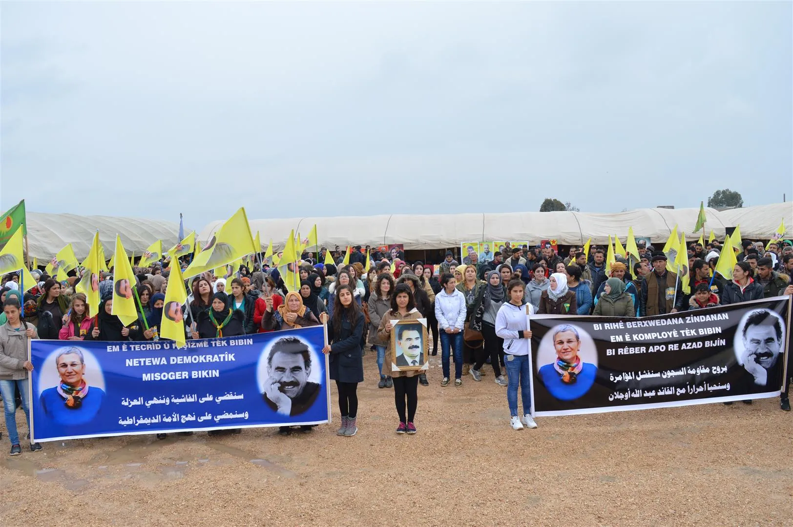 ‘Em ê bi rihê berxwedana zindanan komployê têk bibin’