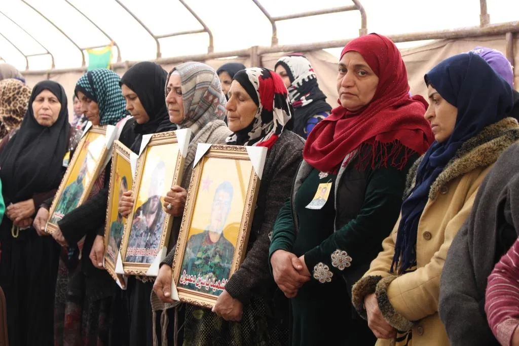 Sersaxî ji malbata 4 şehîdên Dêrazorê re hate xwestin