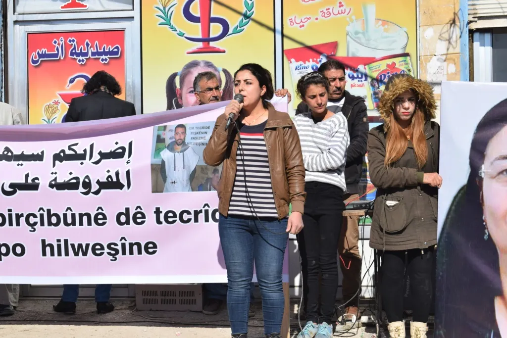 Bi hezaran kesî tecrîda li ser Ocalan û bêdengiya navneteweyî şermezar kir
