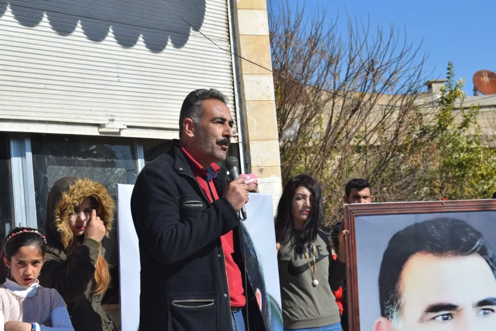 Bi hezaran kesî tecrîda li ser Ocalan û bêdengiya navneteweyî şermezar kir