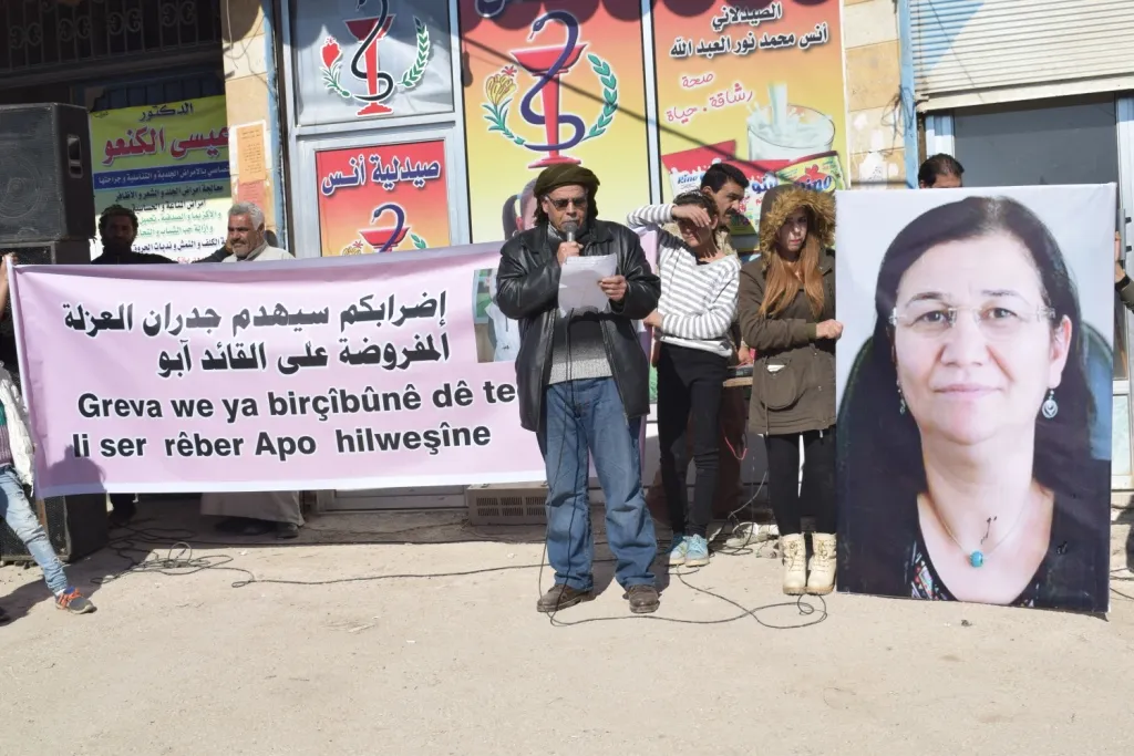 Bi hezaran kesî tecrîda li ser Ocalan û bêdengiya navneteweyî şermezar kir