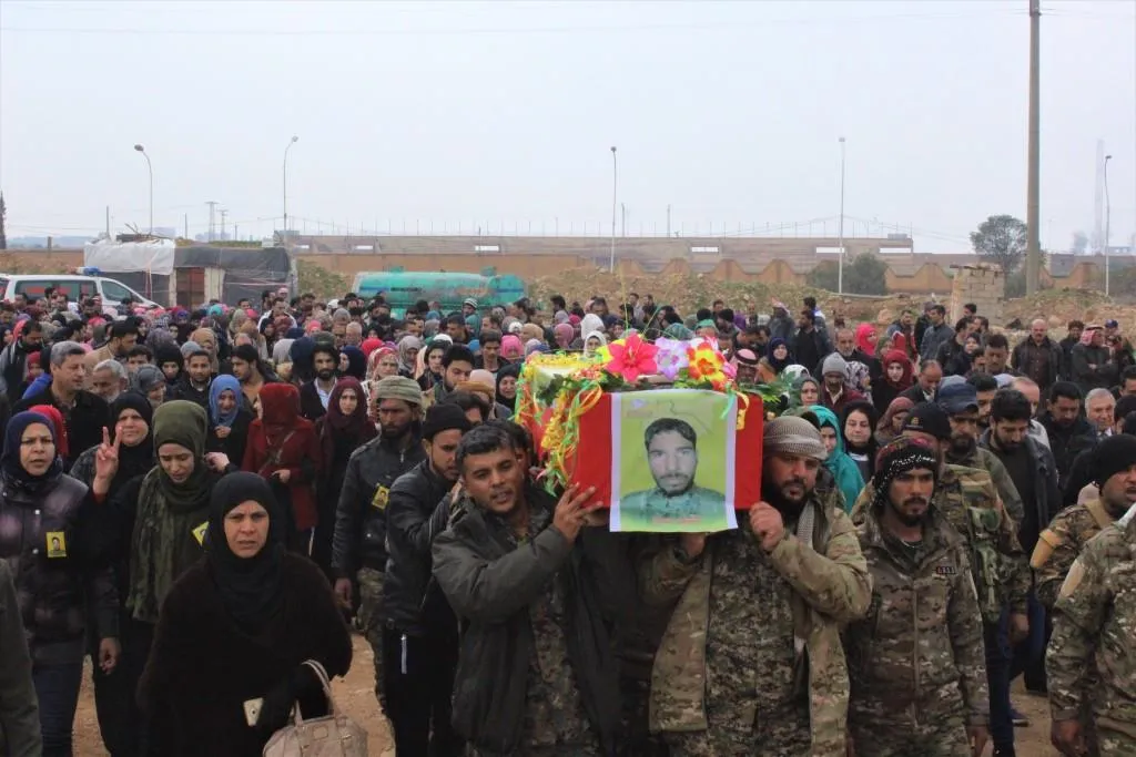 Şêniyên Tebqayê cenazeyê  şehîd Mihemed oxir kirin