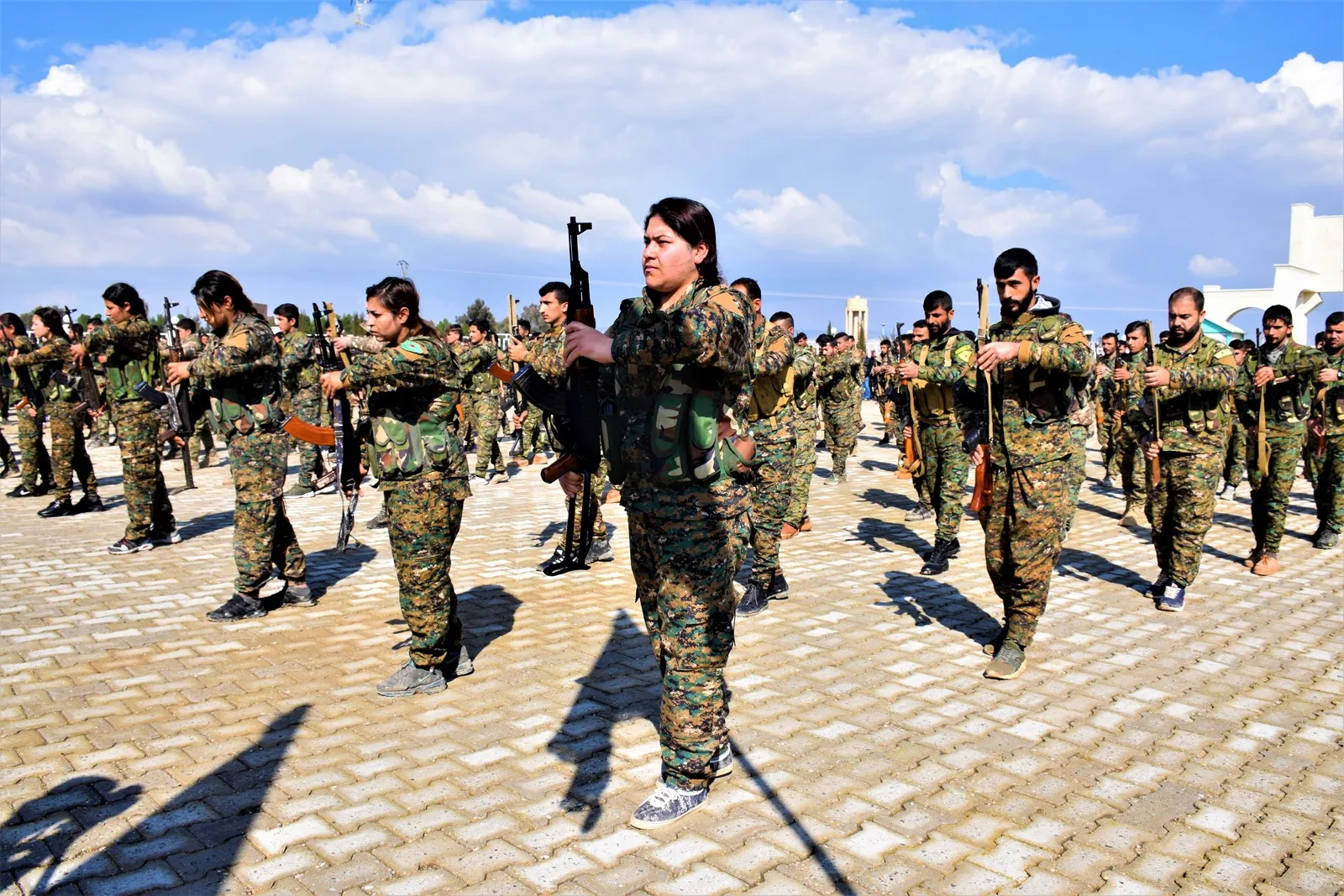 Cenazeyê şehîd Dilo Hesekê bi merasîmekî girseyî hate veşartin