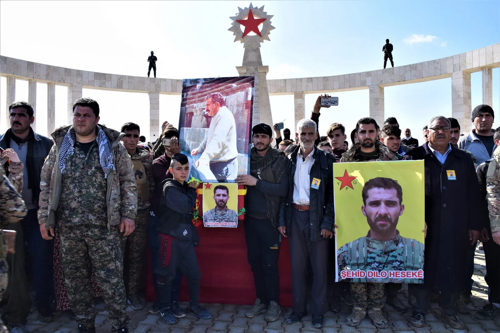 Cenazeyê şehîd Dilo Hesekê bi merasîmekî girseyî hate veşartin