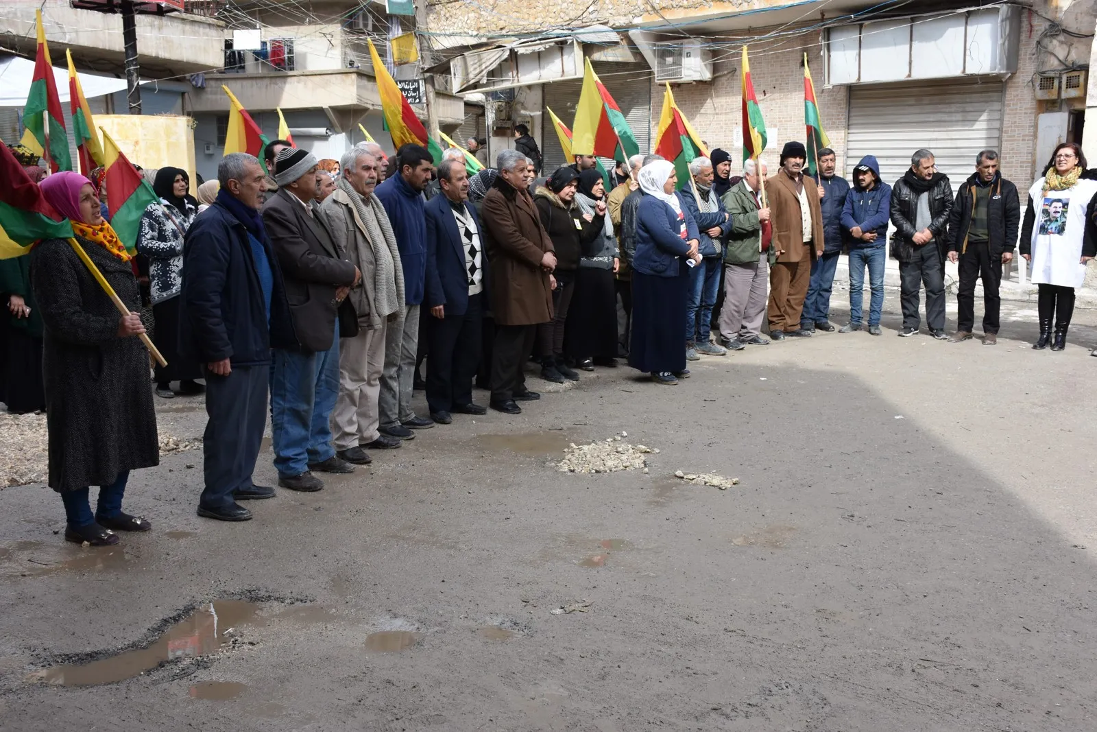 Çalakiyên şermezarkirina komploya navneteweyî berdewam in