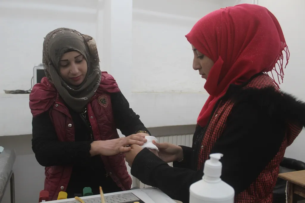 Rêveberiya Jin a Tebqayê dewreya duyemîn a hemşîretiyê vekir