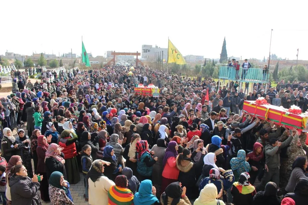 Goristana Şehîd Delîl Saroxan 4 şehîd hembêz kirin