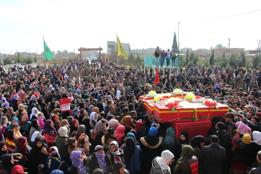 Goristana Şehîd Delîl Saroxan 4 şehîd hembêz kirin