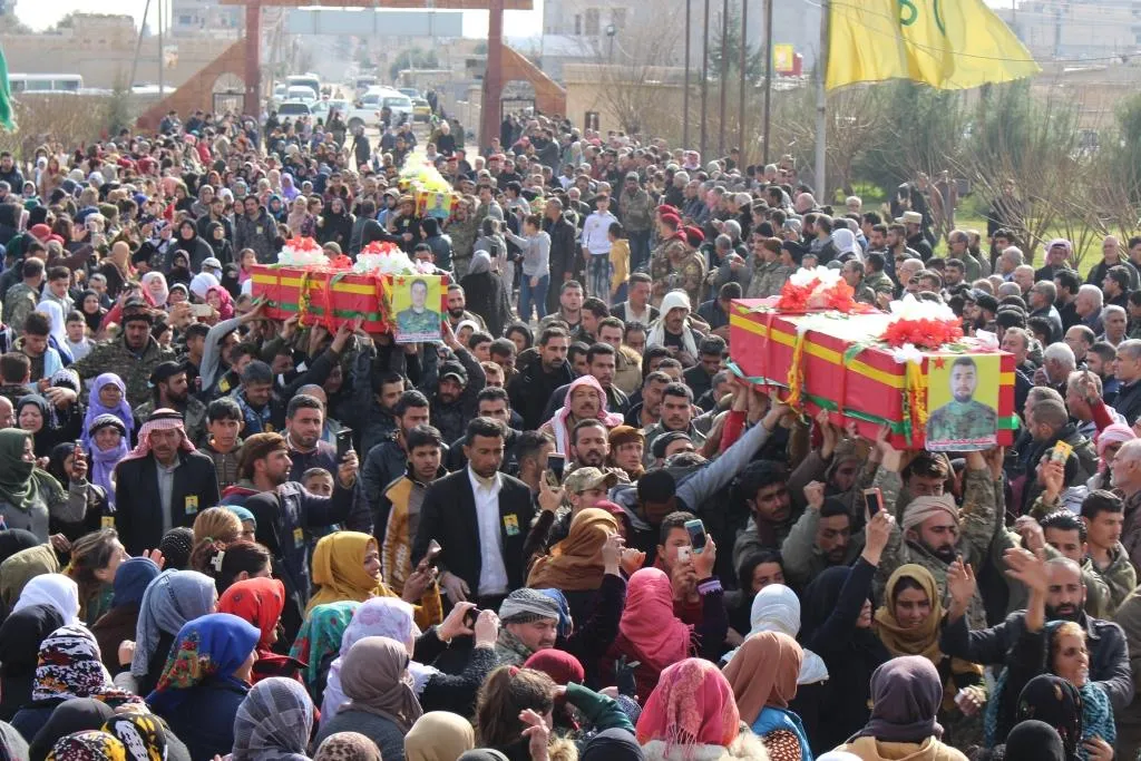 Goristana Şehîd Delîl Saroxan 4 şehîd hembêz kirin