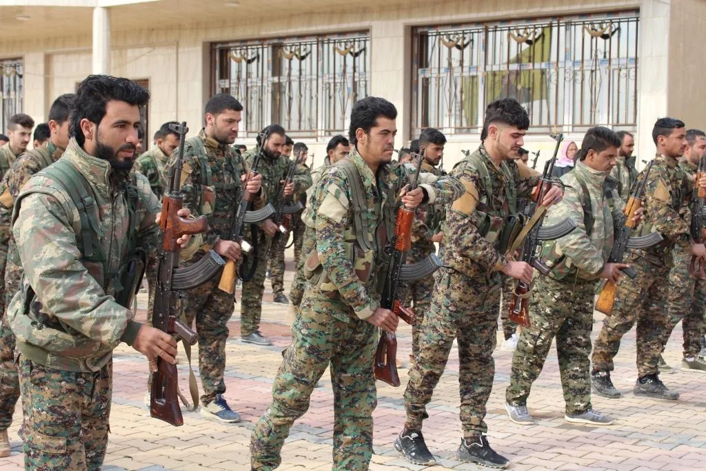 Goristana Şehîd Delîl Saroxan 4 şehîd hembêz kirin