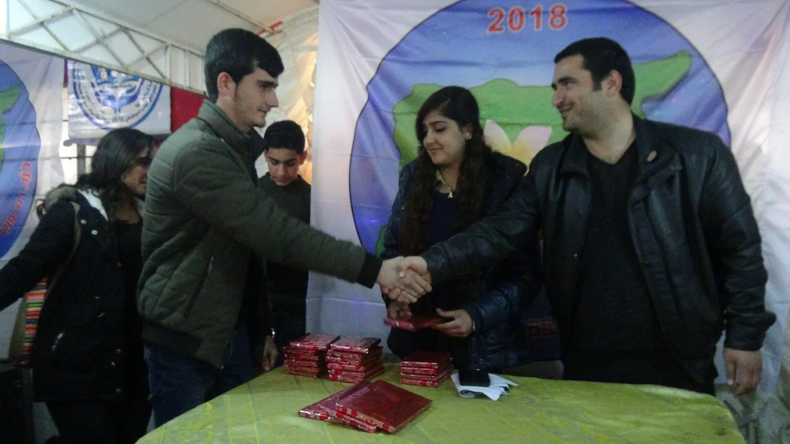Xwendekarên Efrîn û Şehbayê yên serkeftî hatin xelatkirin