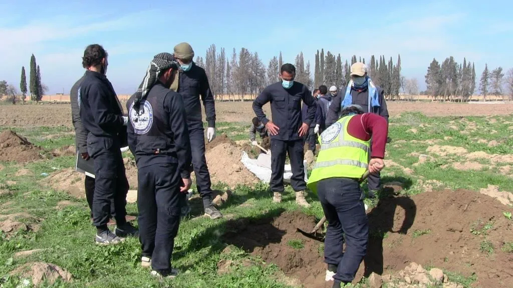 Li Reqayê 20 cenazeyên din ji gorên komî hatin derxistin