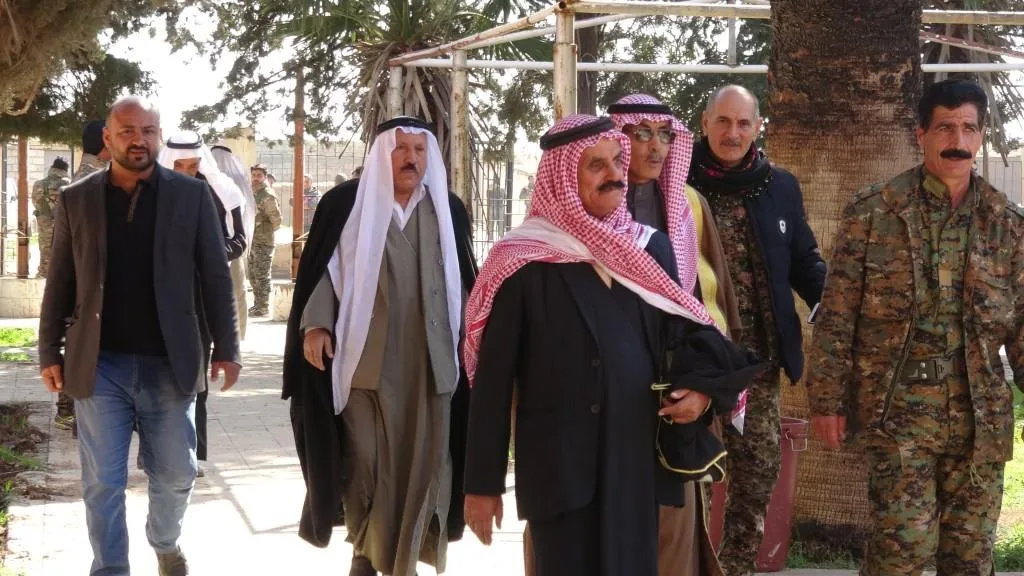 Şêx û rûspiyên Ereb: Em li rex Rêveberiya Xweser û QSD`ê ne