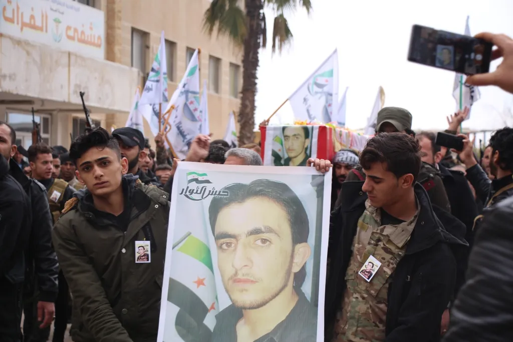 Şehîdê Ceyş El-Siwar Idlibî bi merasîmekê hate veşartin