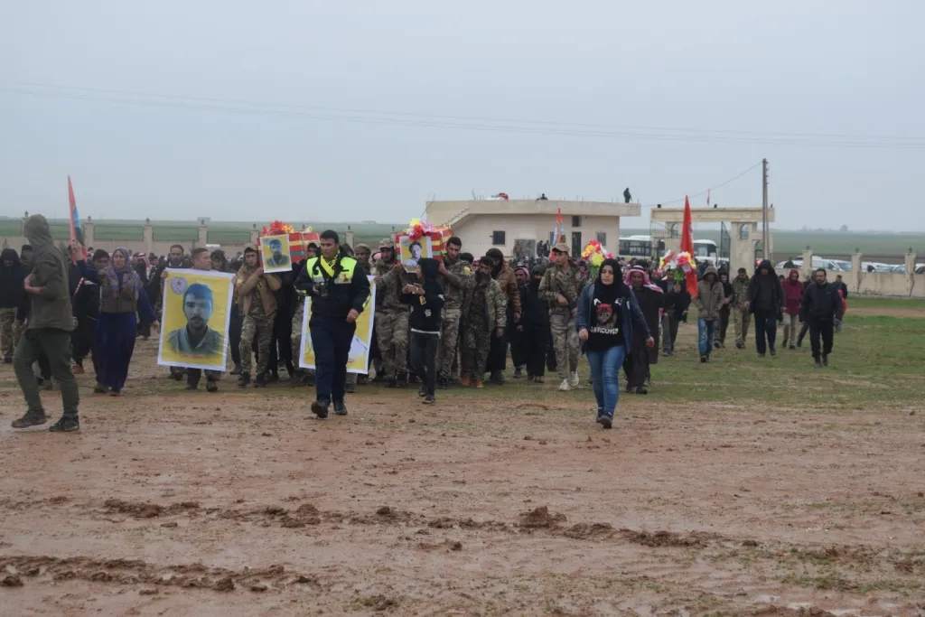 Şêniyên Girê Spî cenazeyên şehîdên Erka Xweparastin veşartin