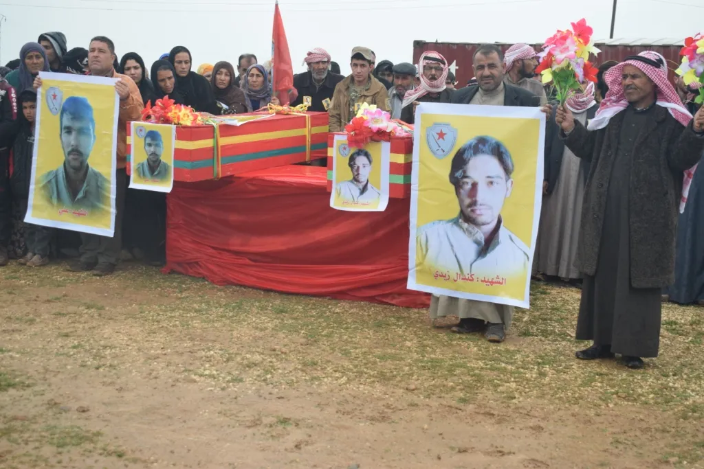 Şêniyên Girê Spî cenazeyên şehîdên Erka Xweparastin veşartin