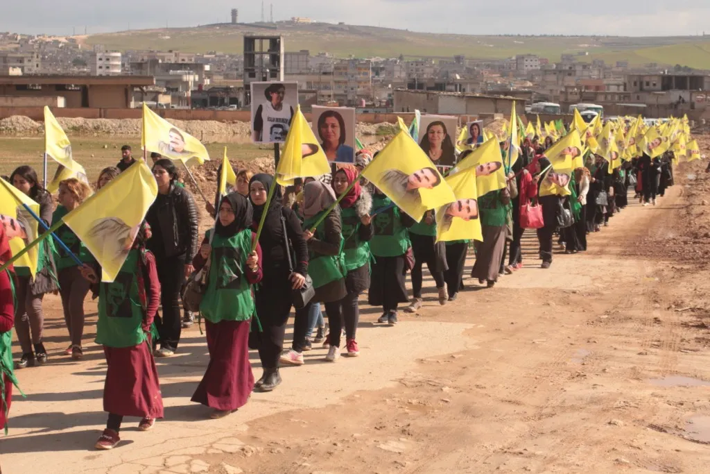 Jinên ciwan li dijî komploya navnetewî meşiyan