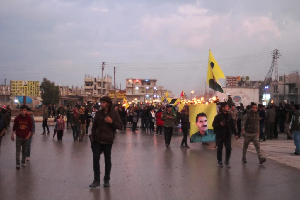 Meşa dirêj a ciwanan gihîşt bajarê Kobanê