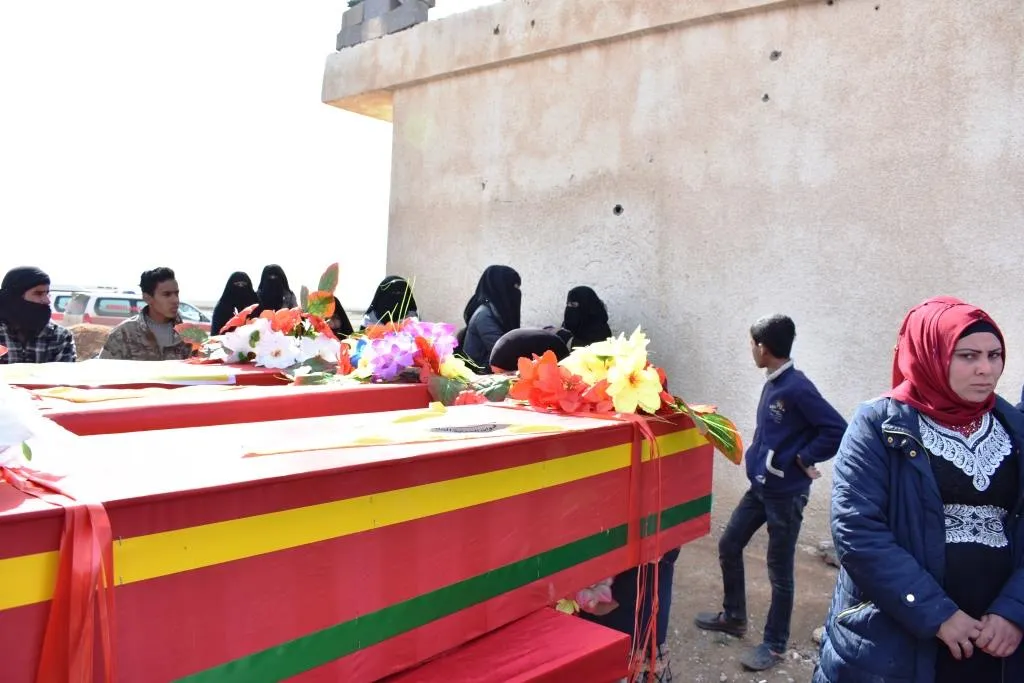 Şehîdên Erka Xweparastinê bi merasîmekê girseyî hatin veşartin