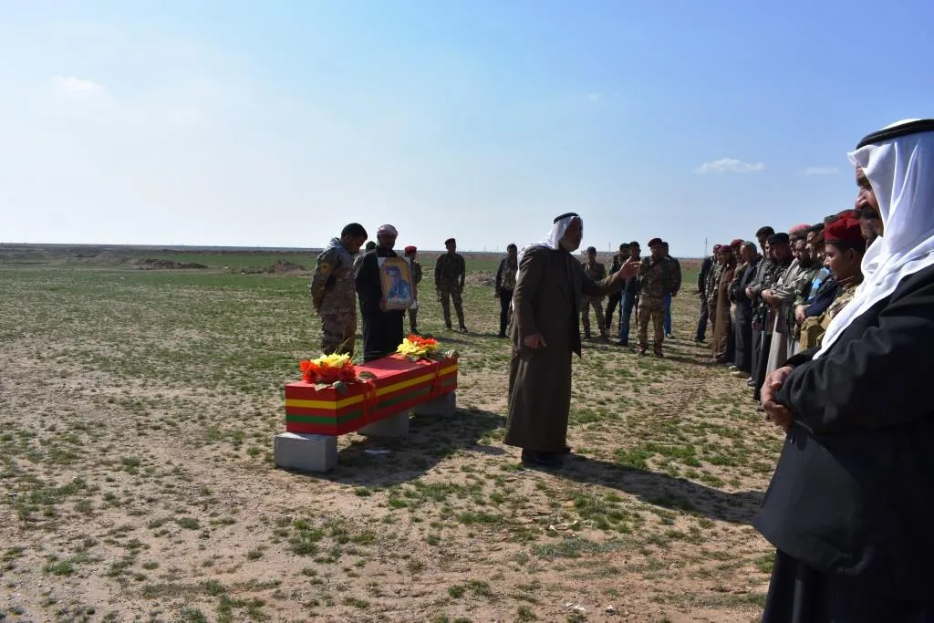 Bi sedan kesî cenazeyê şehîd Ebdulhemîd spartin axê
