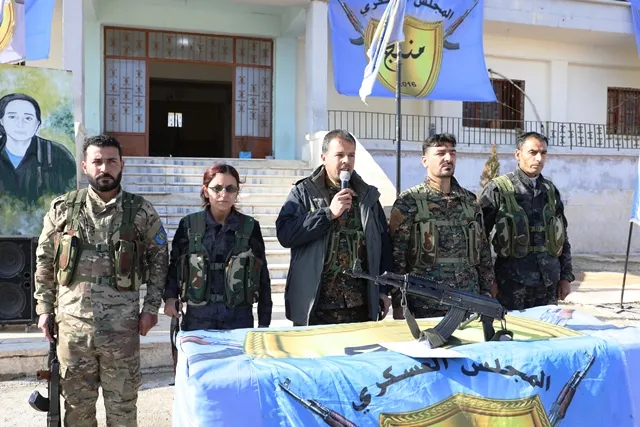 Di pêngava duyemîn de Meclisa Leşkerî ya Minbicê xwe wek artêş bi rêxistin dike