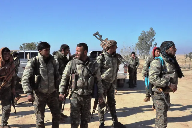 Di pêngava duyemîn de Meclisa Leşkerî ya Minbicê xwe wek artêş bi rêxistin dike