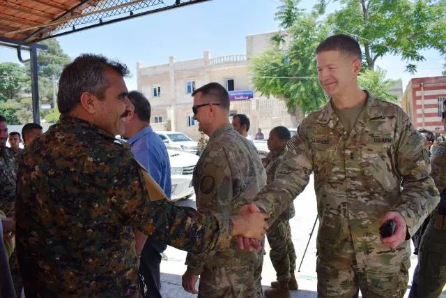 Di pêngava duyemîn de Meclisa Leşkerî ya Minbicê xwe wek artêş bi rêxistin dike