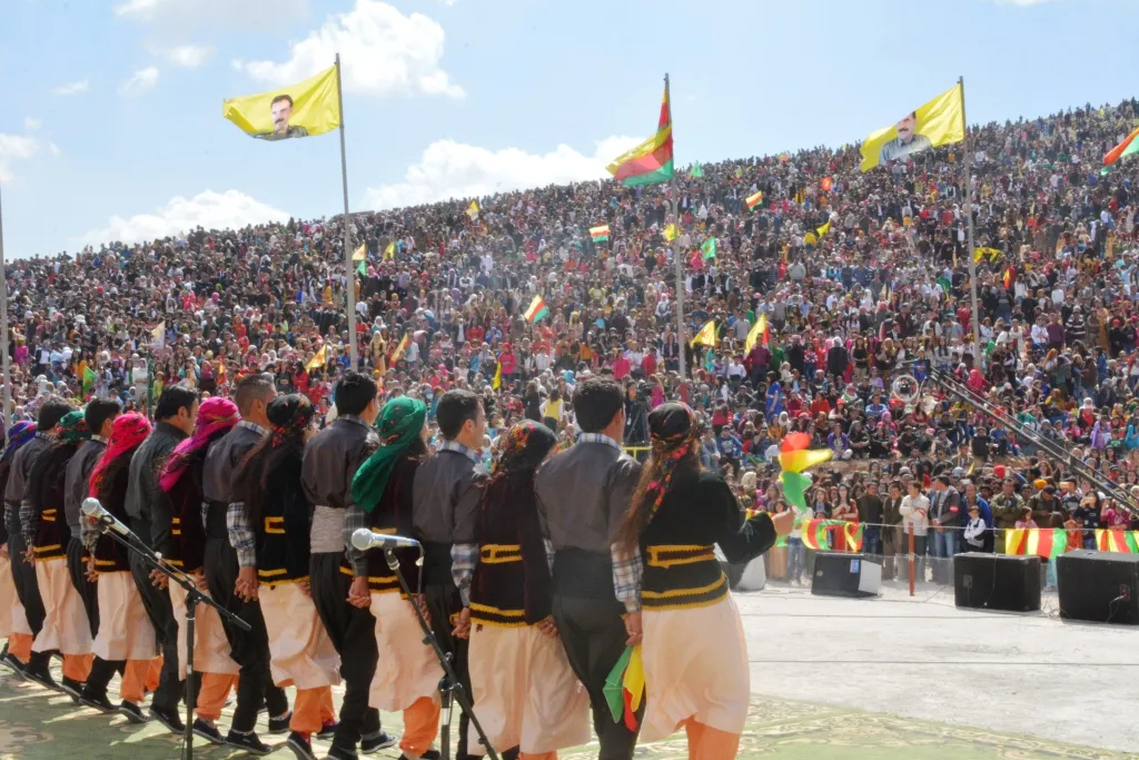 Komên hunerê amadekariyên Newrozê dikin