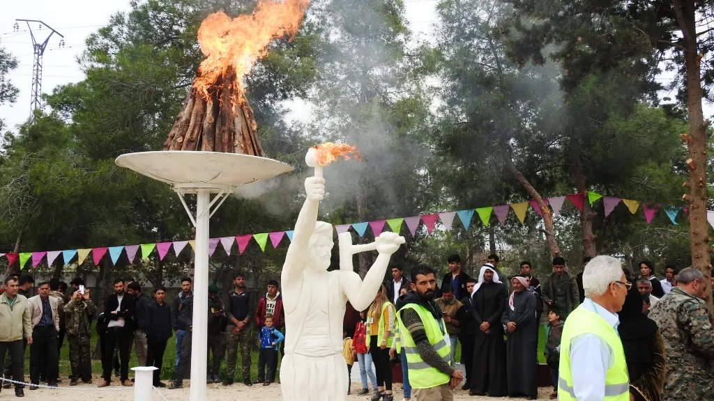 Pîrozbahiya Newrozê li Girê Spî dest pê kir