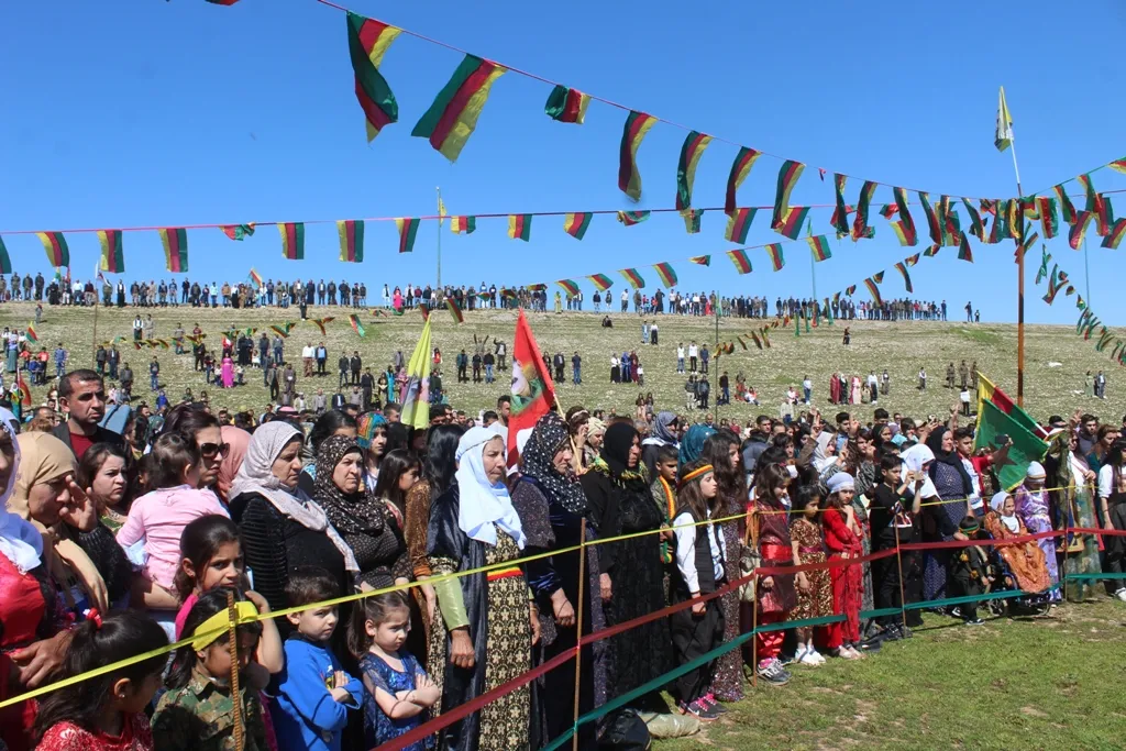 Li herêma Cizîrê pîrozbahiyên Newrozê dest pê kir
