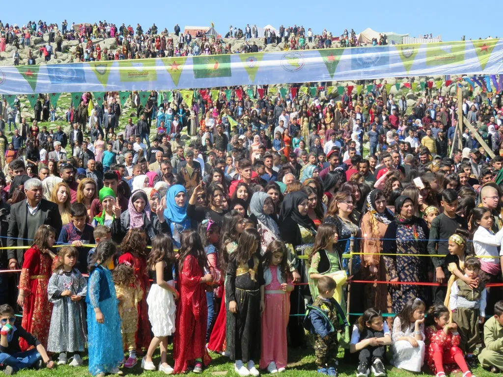 Li herêma Cizîrê pîrozbahiyên Newrozê dest pê kir