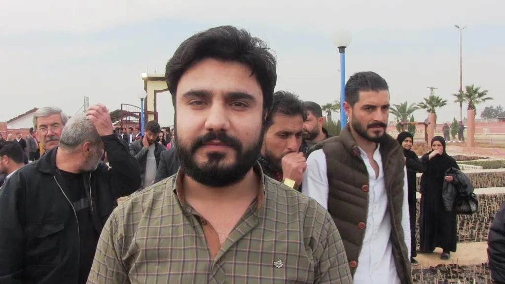 Li Reqayê pêngava "Şehîd darên rehjen in"