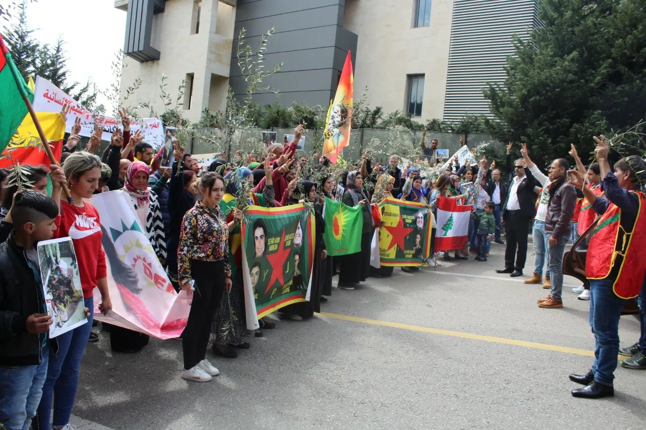 Kurdên li Lubnanê xwepêşandanek li pêşiya Balyozxaneya Tirkiyê li dar xist