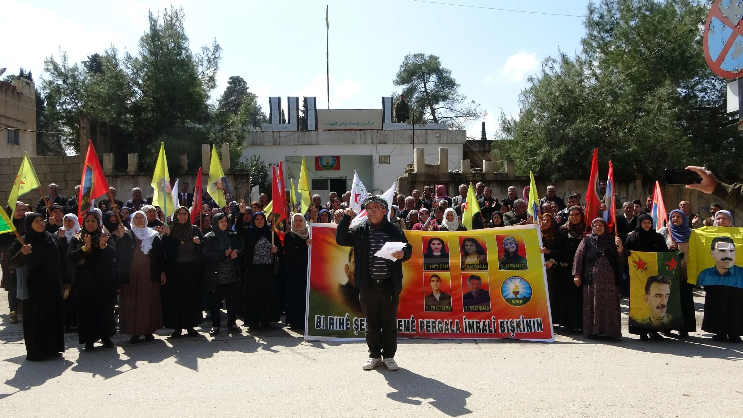 Malbatên şehîdan: Girtiyan zindan kirin cihê berxwedanê