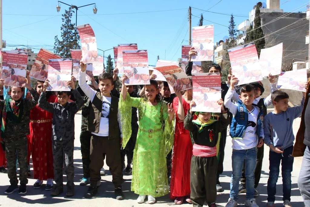 ‘Zarokên Efrînê rizgar bikin’