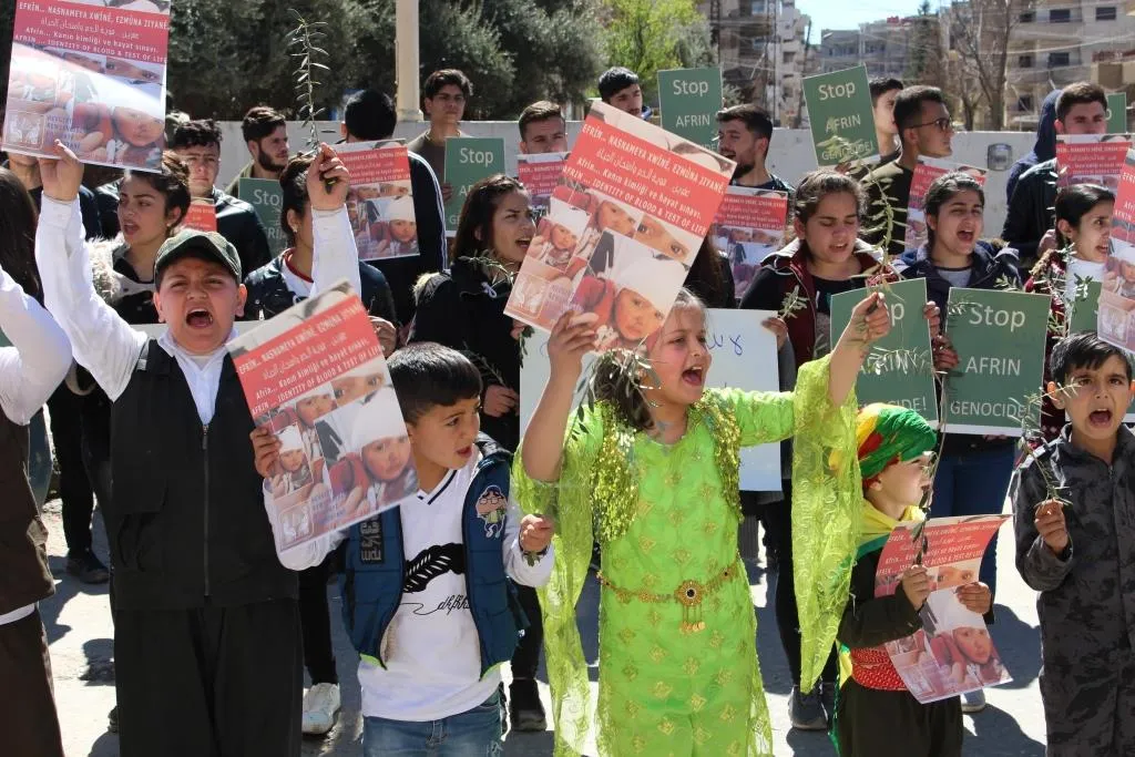 ‘Zarokên Efrînê rizgar bikin’