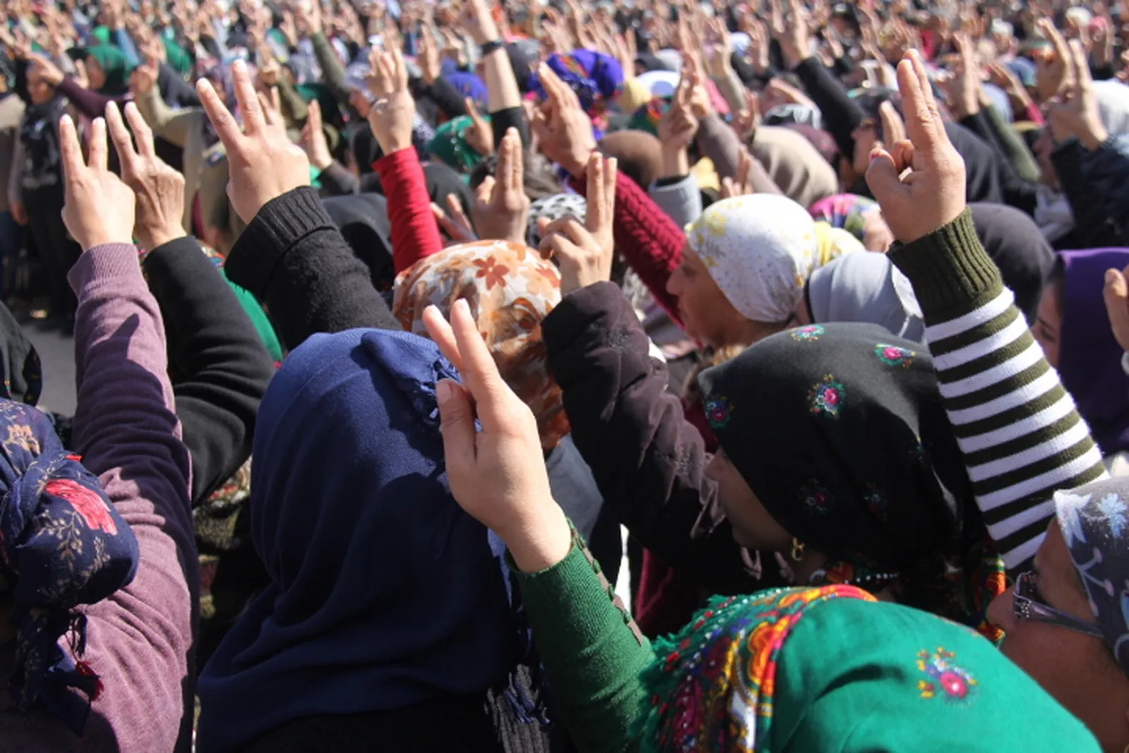 Sersaxî ji malbata şehîd Avrîn Amanos re hat xwestin