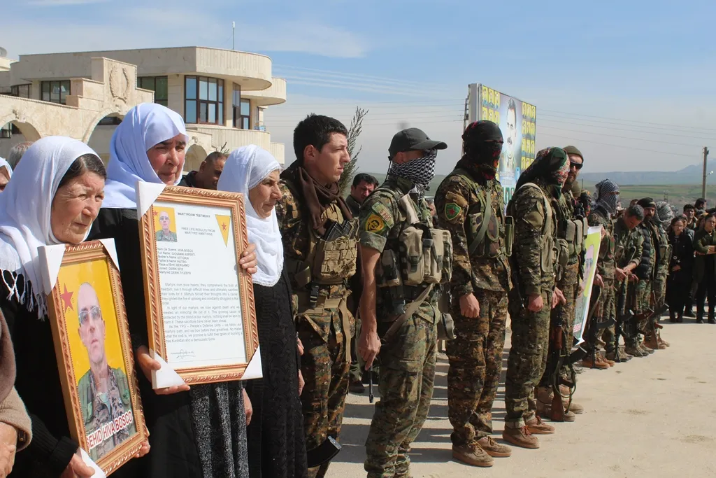 Cenazeyê şehîdê enternasyonalîst Hîwa, derbasî Başûrê Kurdistanê bû