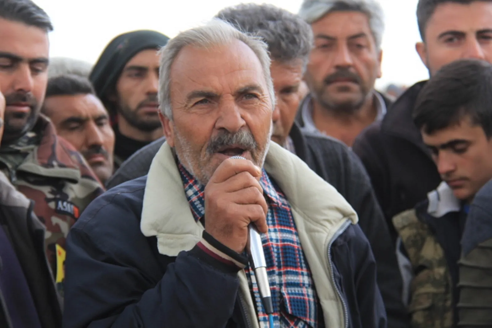 Şêniyên Efrînê cenazeyê şehîd Kemal spartin axê