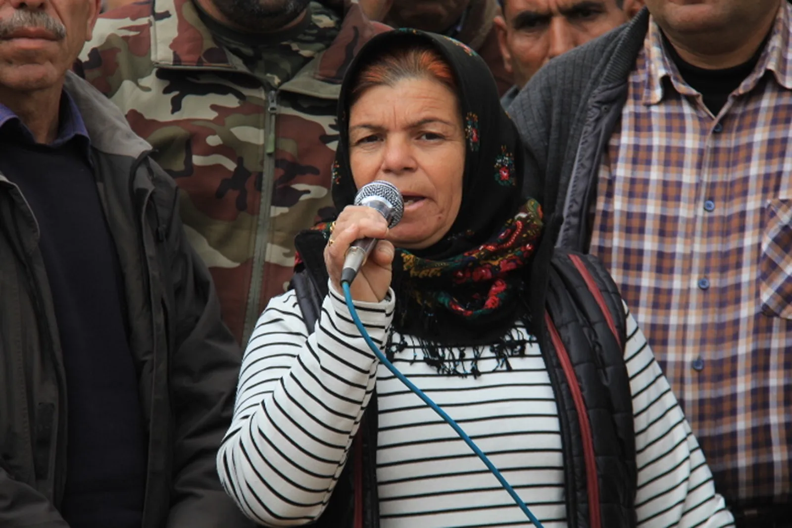 Şêniyên Efrînê cenazeyê şehîd Kemal spartin axê