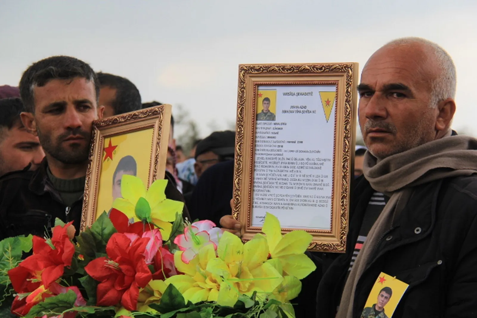 Şêniyên Efrînê cenazeyê şehîd Kemal spartin axê