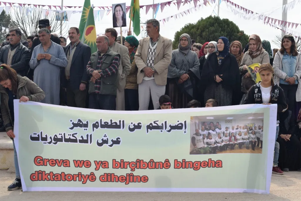 PYD’ê ji bo piştgiriya Leyla Guven çalakiyek li dar xist