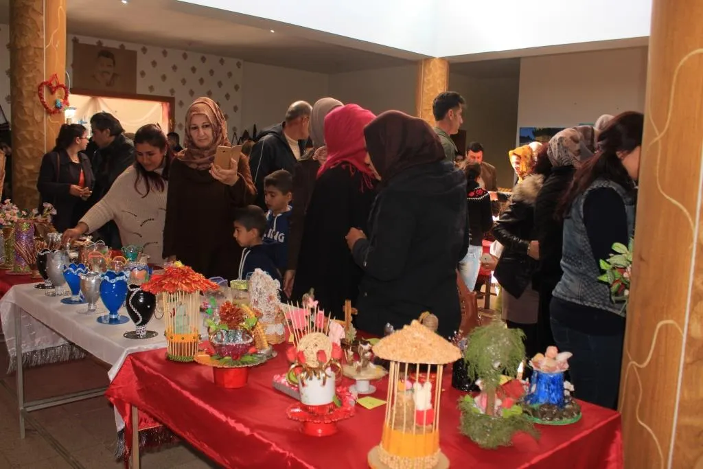 Pêşangeha destkariyan li Amûdê hate vekirin