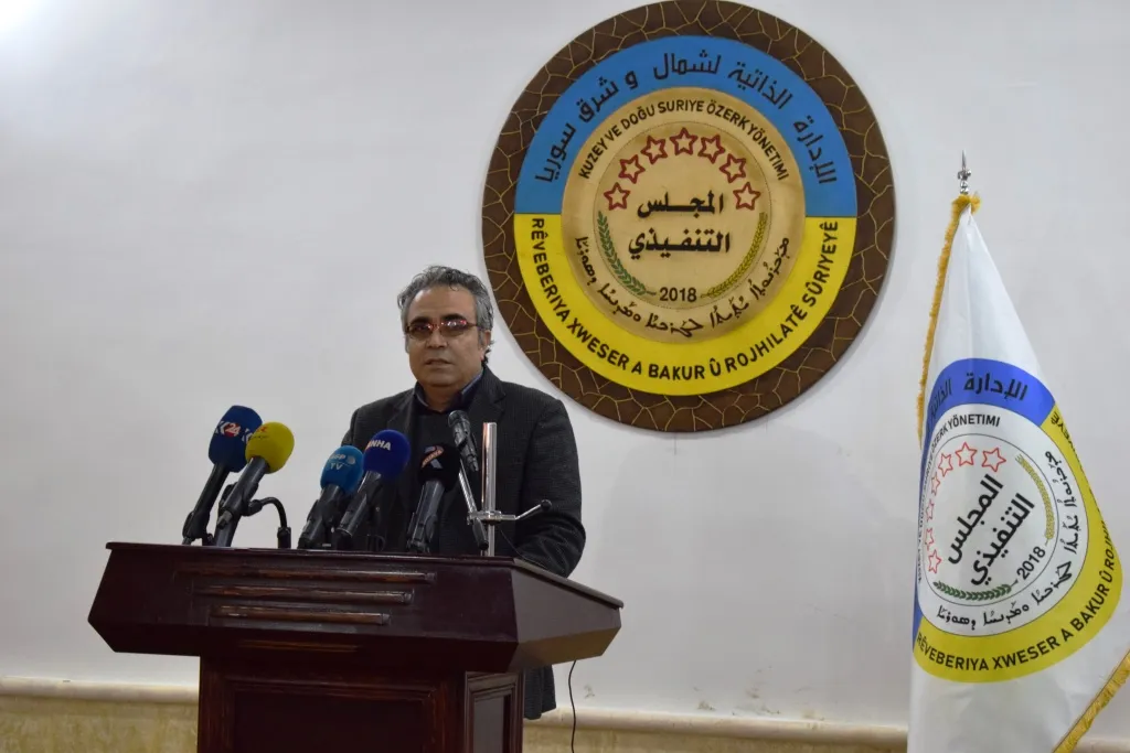 Rêveberiya Xweser: Rewşa li kampa Holê cihê fikran e