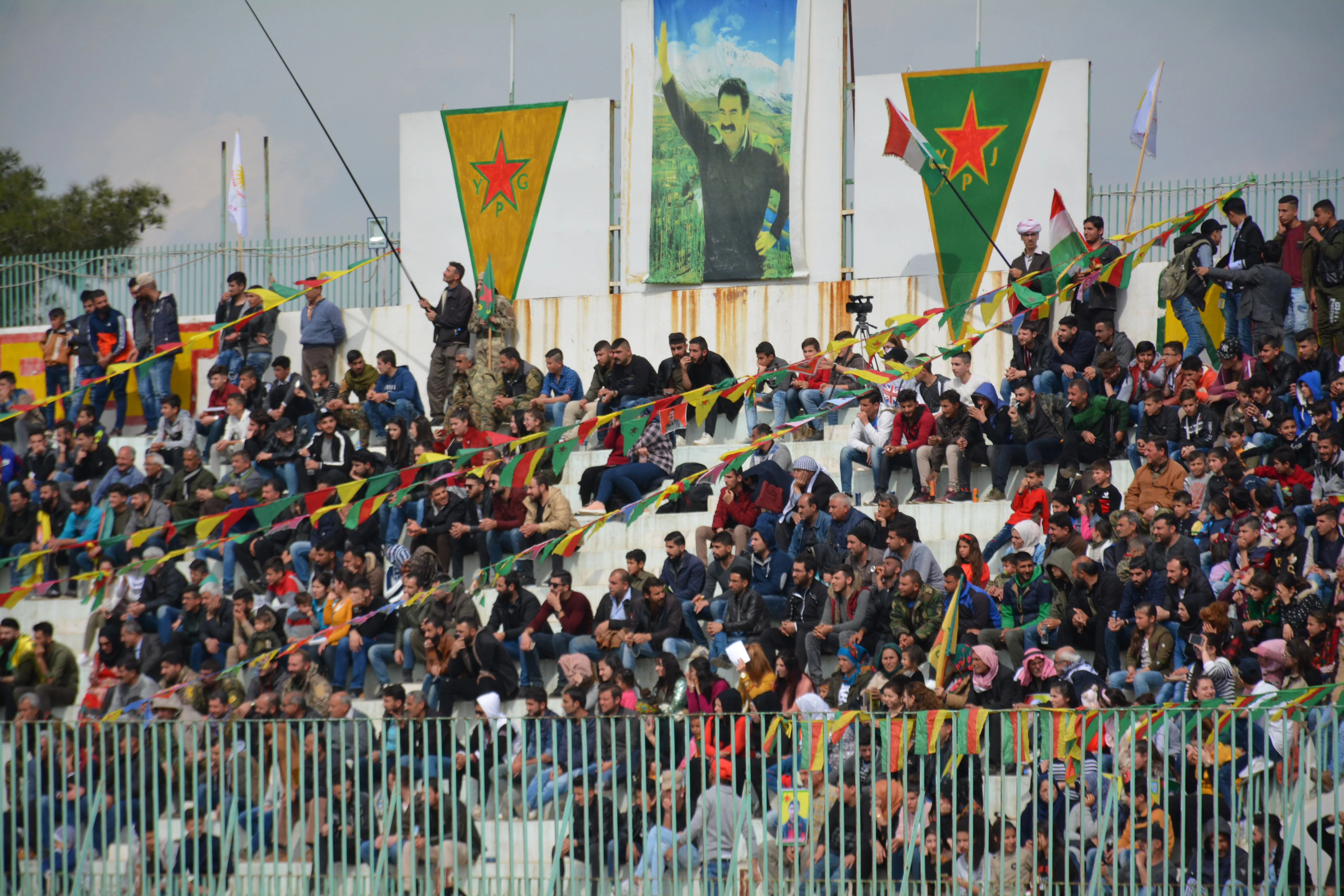 Karnevala 12’ê Adarê bi tekezkirina biratiya gelan bi dawî bû