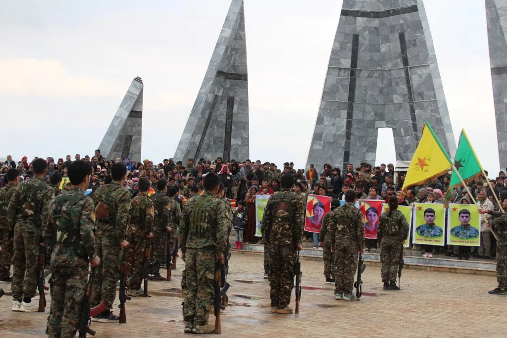 Li Kobanê du şehîd hatin oxirkirin û nasnameya du şehîdan hatin eşekerekirin