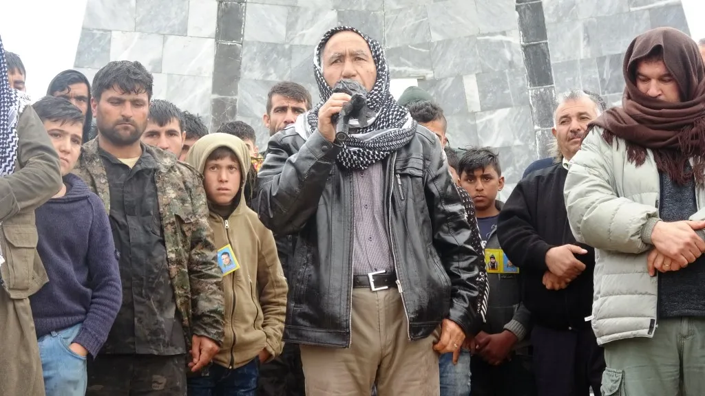 Li Kobanê du şehîd hatin oxirkirin û nasnameya du şehîdan hatin eşekerekirin