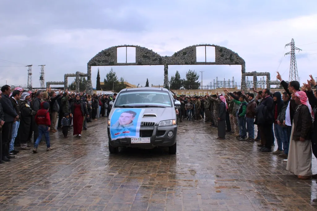 Li Kobanê du şehîd hatin oxirkirin û nasnameya du şehîdan hatin eşekerekirin