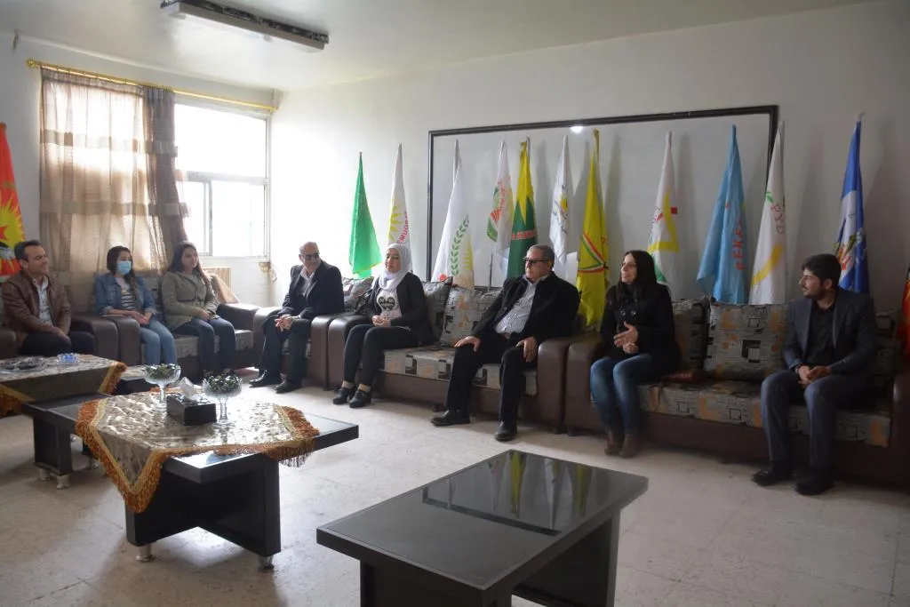 `Gelê Kurd dê hesabê ji aliyên ku ji însyatîfa KNK’ê direvin, bixweze’